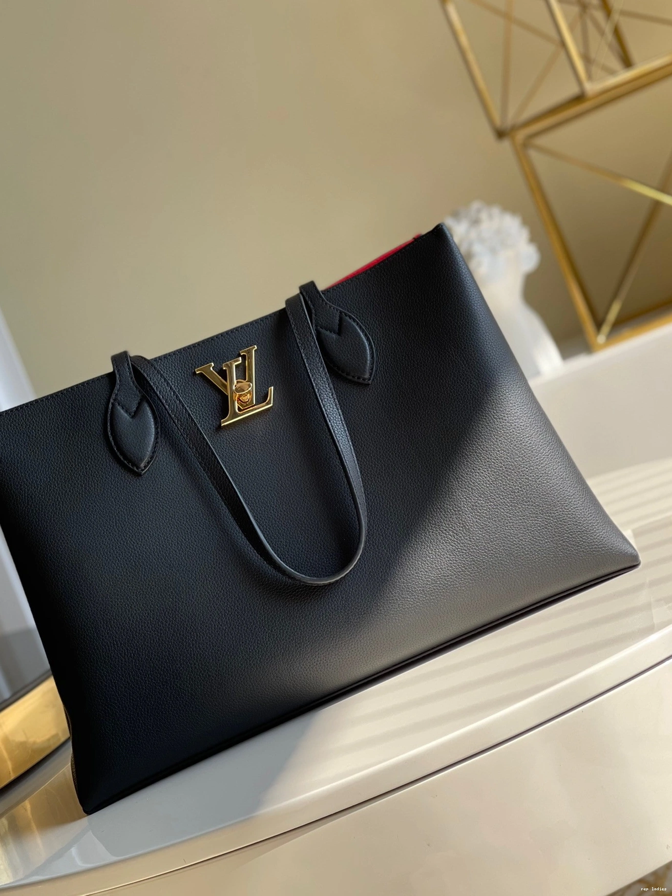 Cheap LOCKME LOUIS VUITTON SHOPPER 0819